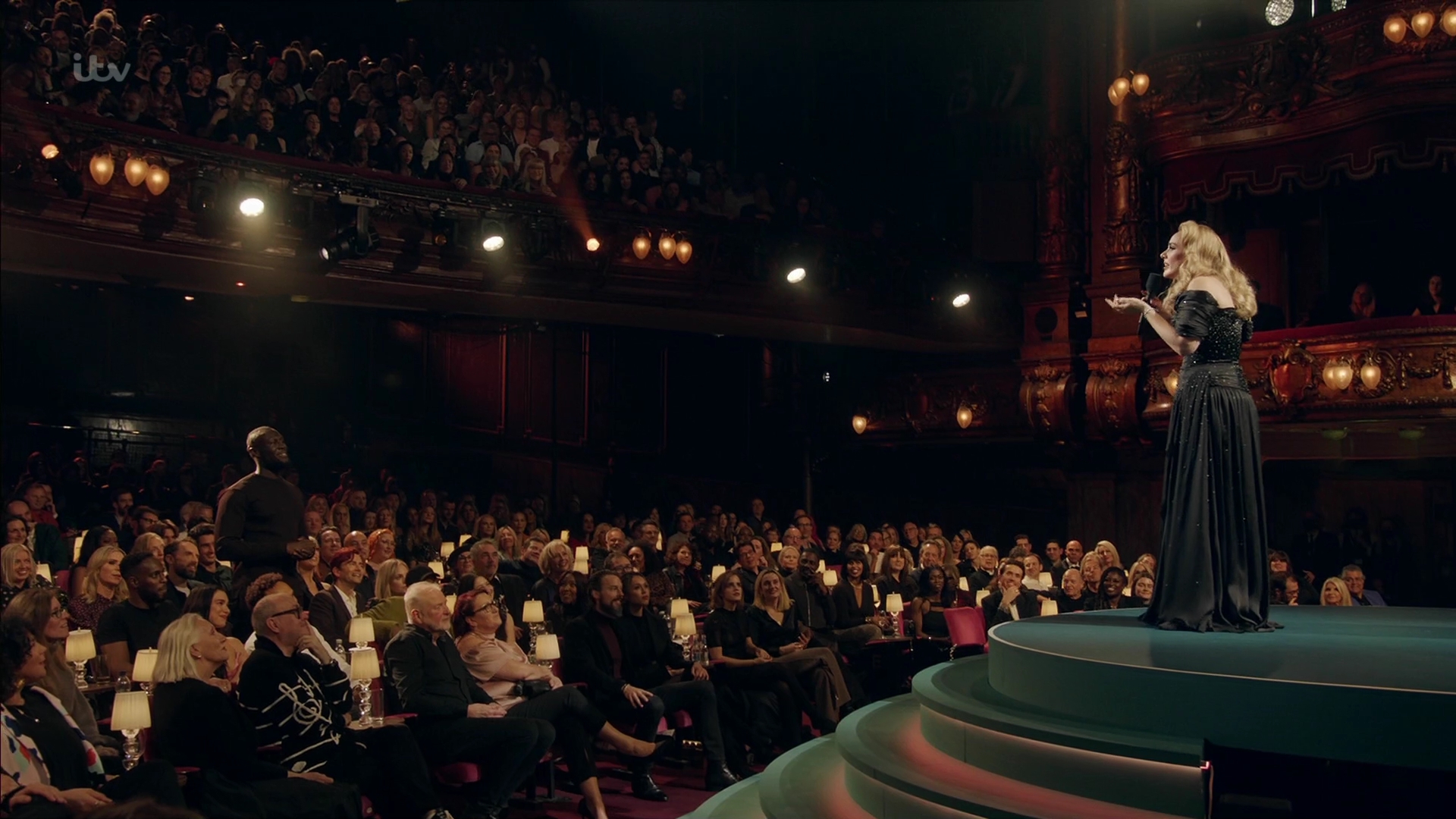 EmmaWatsonFan-dot-nl_AnAudiencewithAdele3331.jpg EmmaWatsonFan-dot-nl_AnAudiencewithAdele3331.jpg