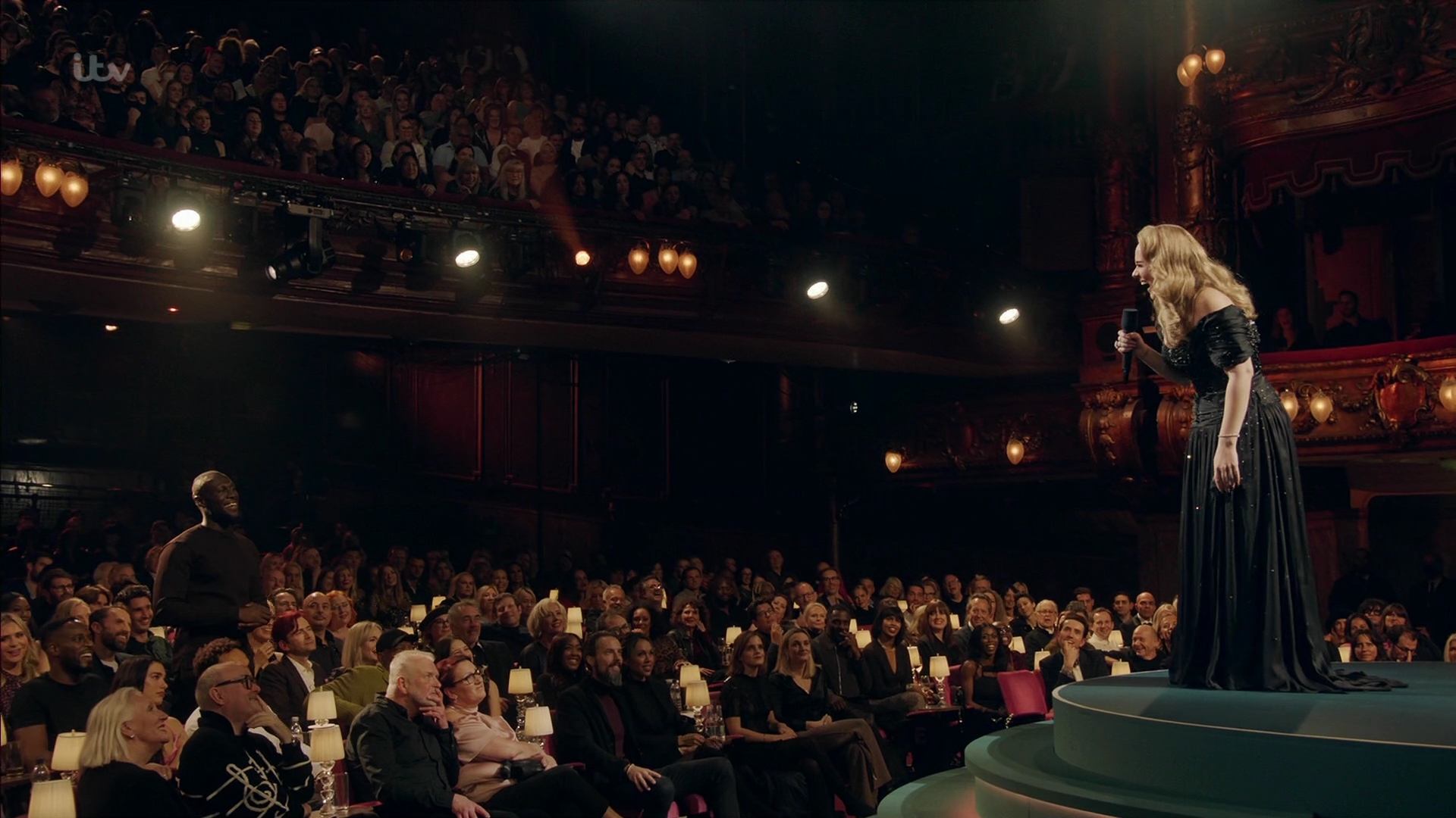 EmmaWatsonFan-dot-nl_AnAudiencewithAdele3360.jpg EmmaWatsonFan-dot-nl_AnAudiencewithAdele3360.jpg