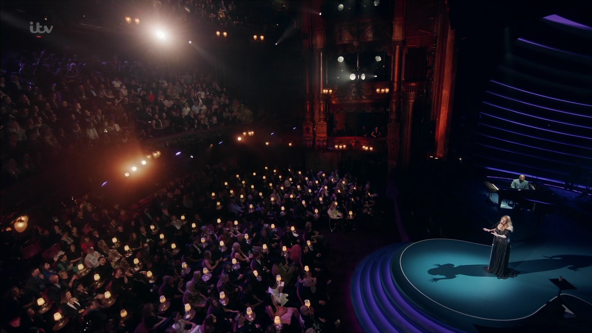 EmmaWatsonFan-dot-nl_AnAudiencewithAdele3502.jpg EmmaWatsonFan-dot-nl_AnAudiencewithAdele3502.jpg