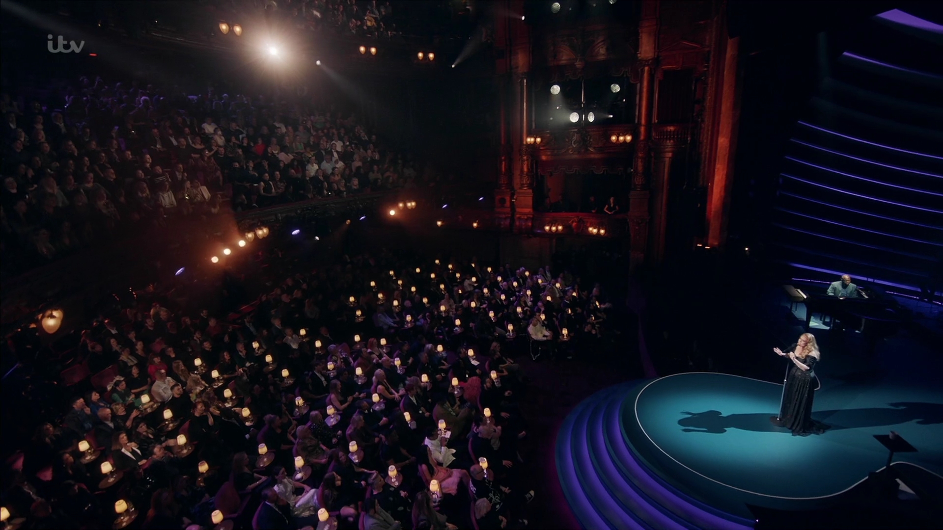 EmmaWatsonFan-dot-nl_AnAudiencewithAdele3503.jpg EmmaWatsonFan-dot-nl_AnAudiencewithAdele3503.jpg