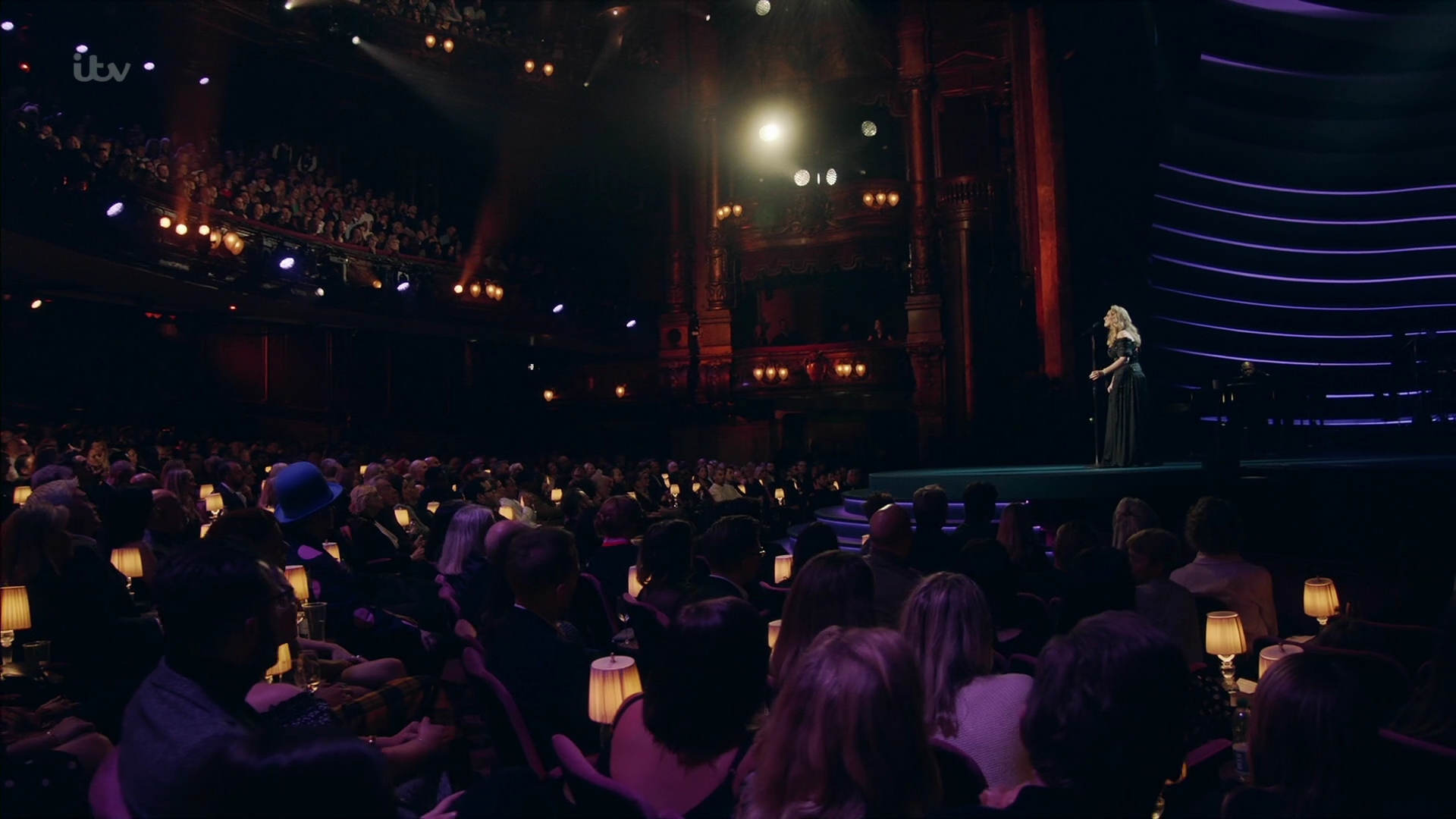 EmmaWatsonFan-dot-nl_AnAudiencewithAdele3589.jpg EmmaWatsonFan-dot-nl_AnAudiencewithAdele3589.jpg