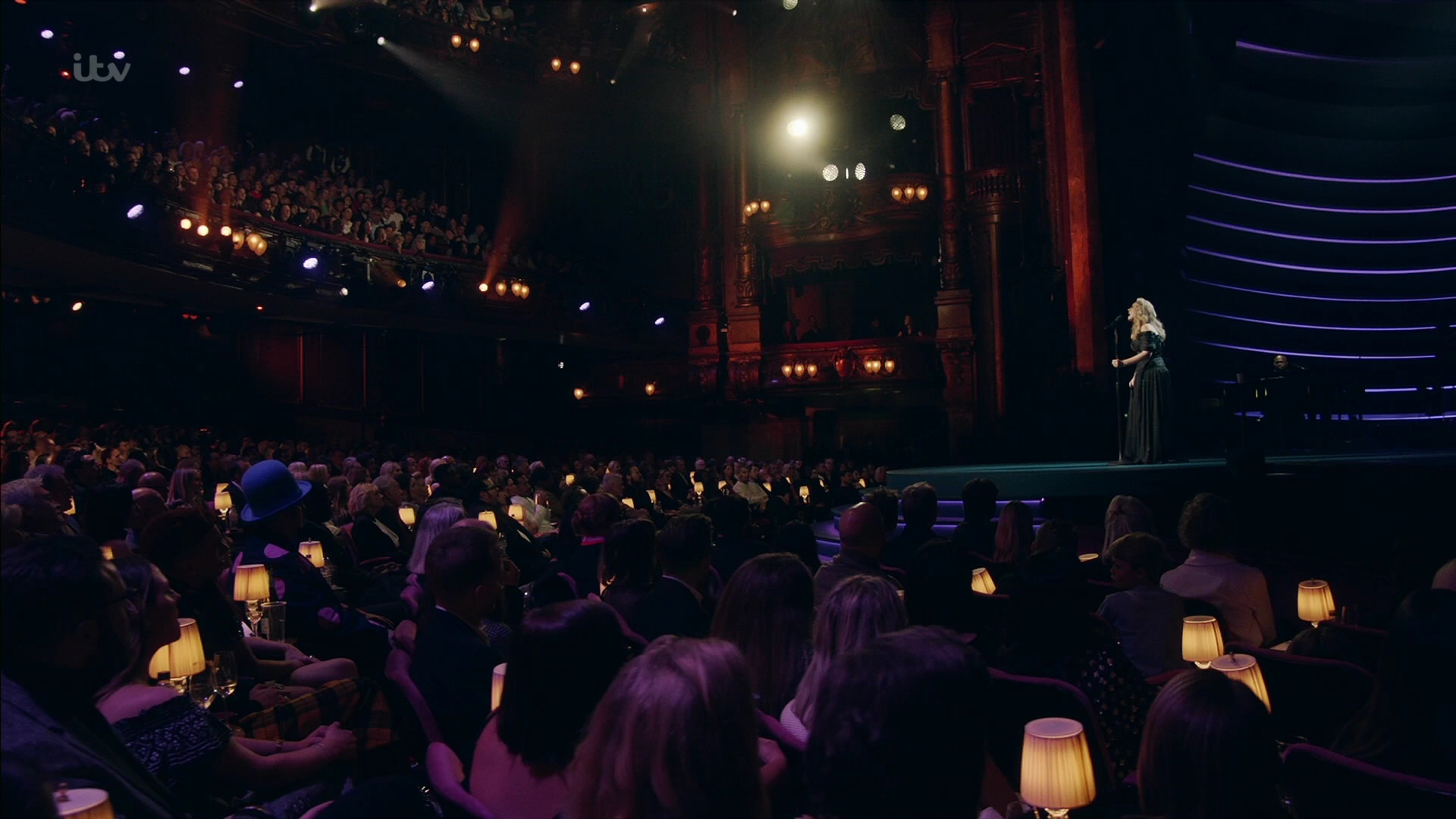 EmmaWatsonFan-dot-nl_AnAudiencewithAdele3590.jpg EmmaWatsonFan-dot-nl_AnAudiencewithAdele3590.jpg