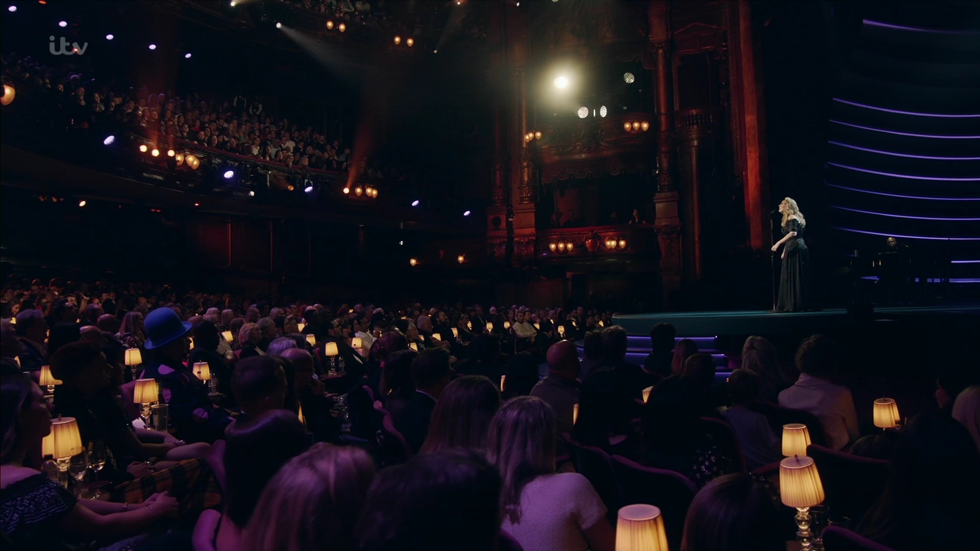 EmmaWatsonFan-dot-nl_AnAudiencewithAdele3591.jpg EmmaWatsonFan-dot-nl_AnAudiencewithAdele3591.jpg