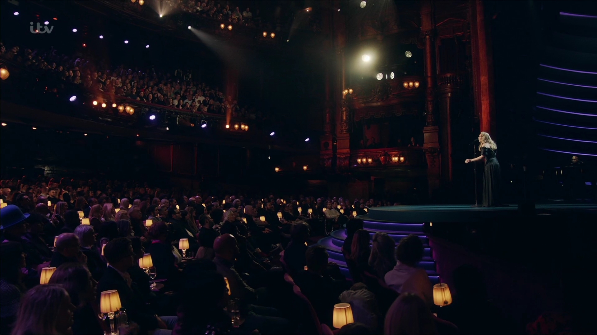 EmmaWatsonFan-dot-nl_AnAudiencewithAdele3595.jpg EmmaWatsonFan-dot-nl_AnAudiencewithAdele3595.jpg