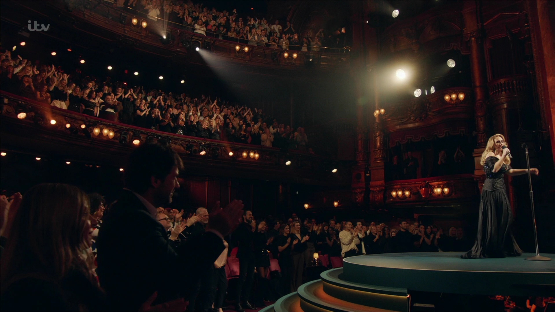 EmmaWatsonFan-dot-nl_AnAudiencewithAdele4038.jpg EmmaWatsonFan-dot-nl_AnAudiencewithAdele4038.jpg