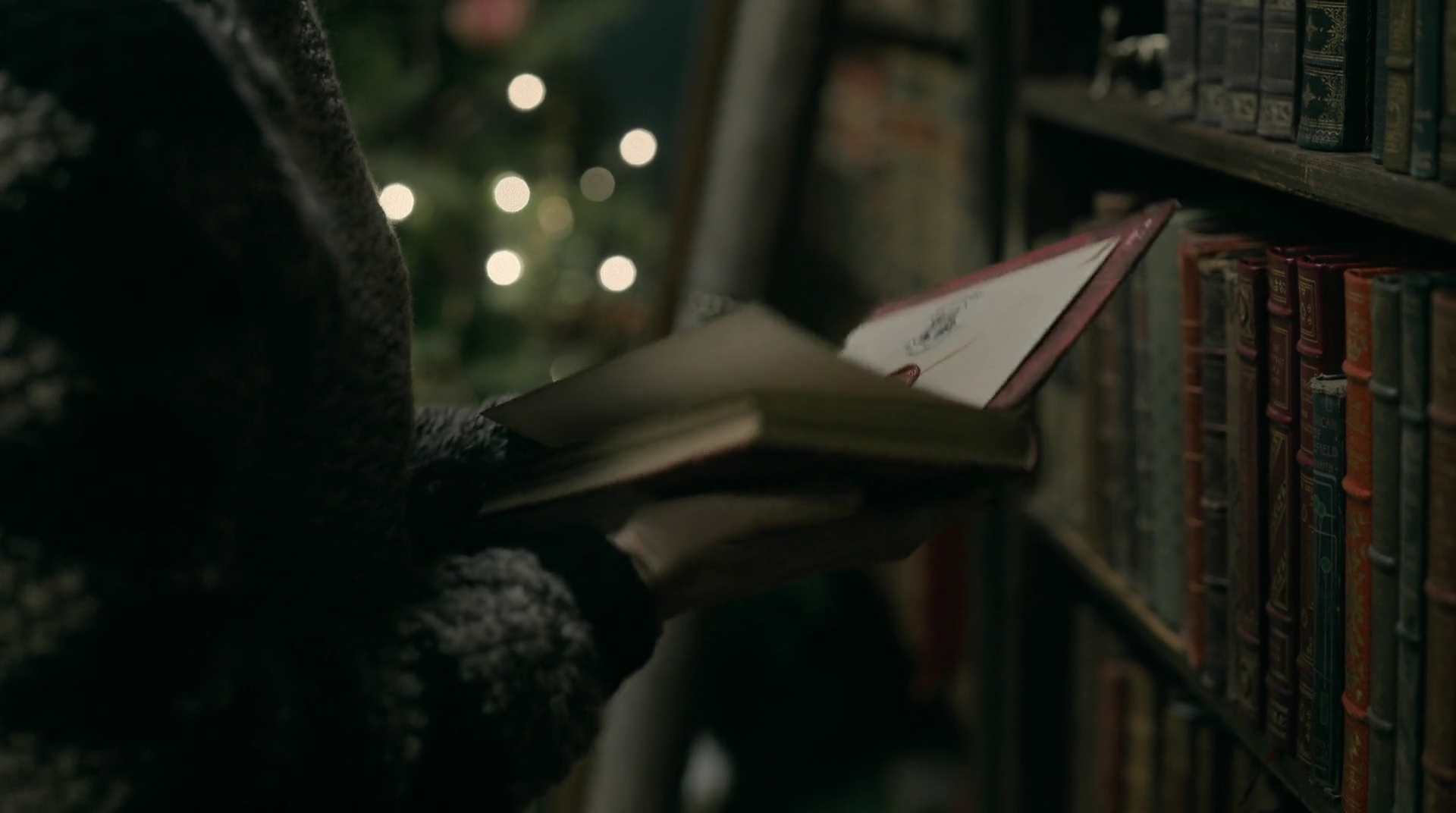 EmmaWatsonFan-dot-nl_HarryPotter-ReturnToHogwarts0046.jpg