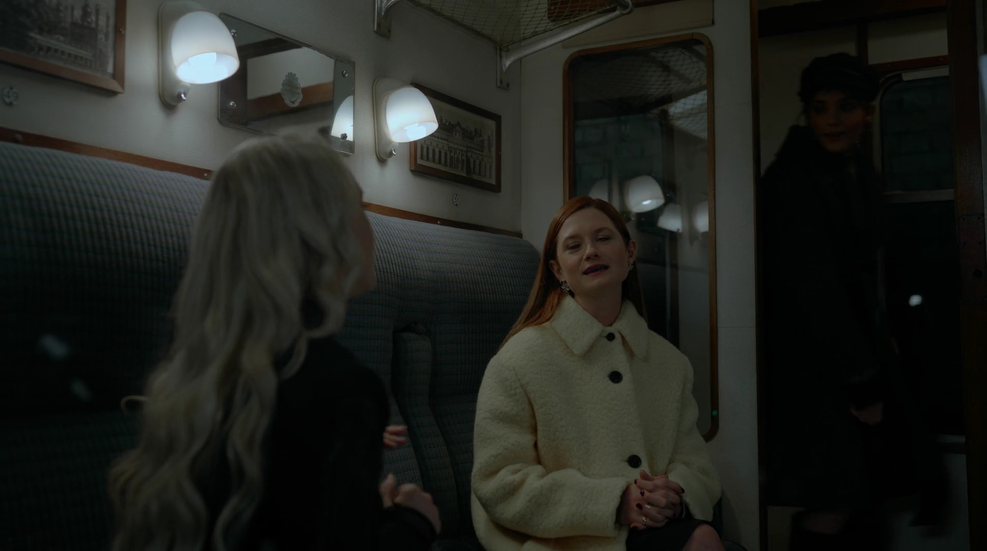 EmmaWatsonFan-dot-nl_HarryPotter-ReturnToHogwarts0097.jpg