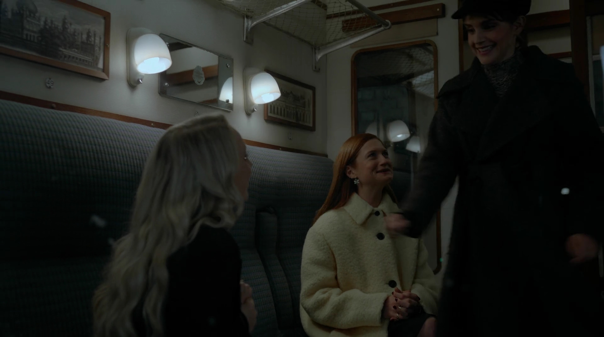 EmmaWatsonFan-dot-nl_HarryPotter-ReturnToHogwarts0098.jpg