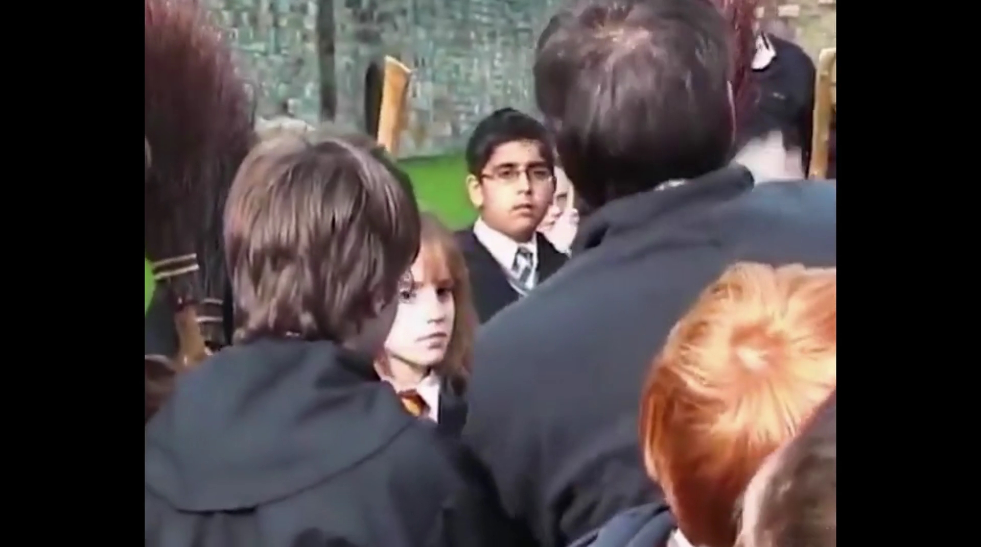 EmmaWatsonFan-dot-nl_HarryPotter-ReturnToHogwarts0821.jpg