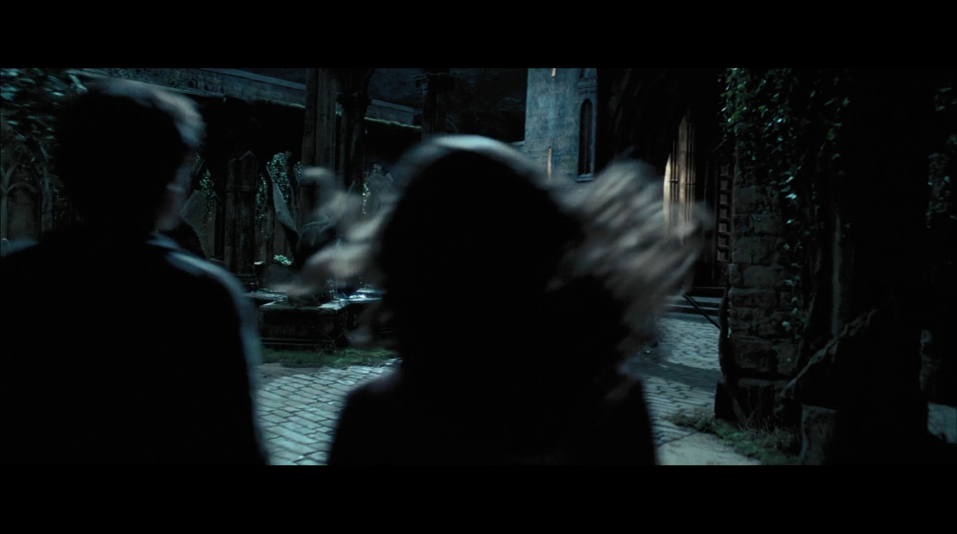 EmmaWatsonFan-dot-nl_HarryPotter-ReturnToHogwarts2325.jpg