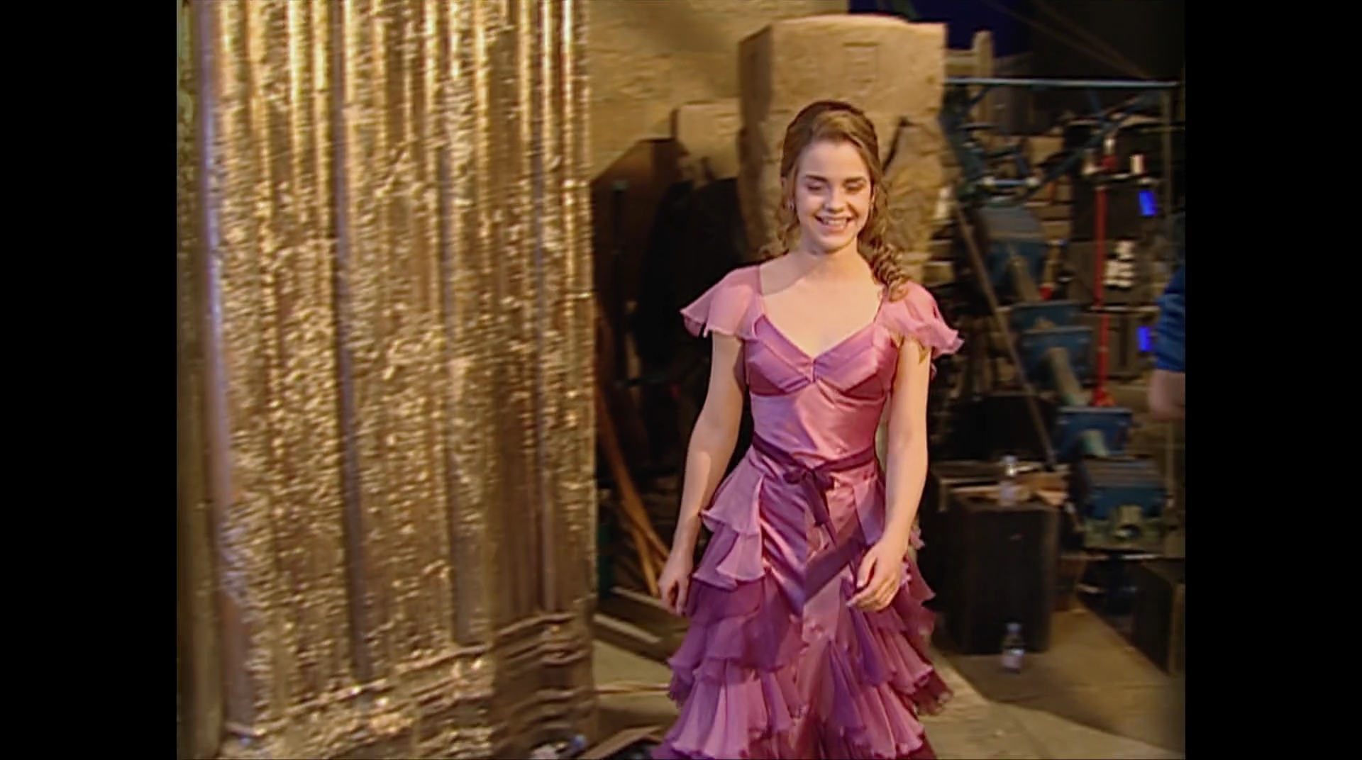 EmmaWatsonFan-dot-nl_HarryPotter-ReturnToHogwarts2857.jpg EmmaWatsonFan-dot-nl_HarryPotter-ReturnToHogwarts2857.jpg