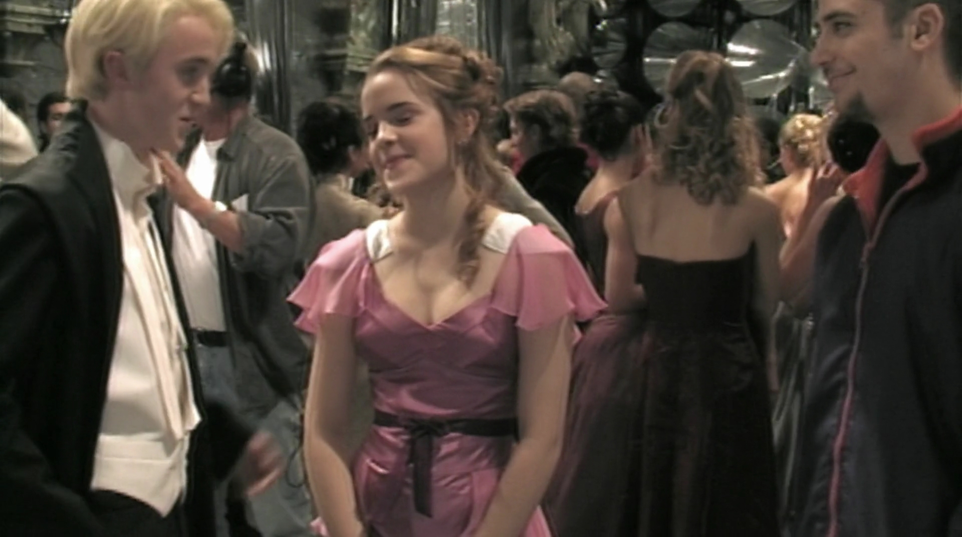 EmmaWatsonFan-dot-nl_HarryPotter-ReturnToHogwarts3002.jpg EmmaWatsonFan-dot-nl_HarryPotter-ReturnToHogwarts3002.jpg