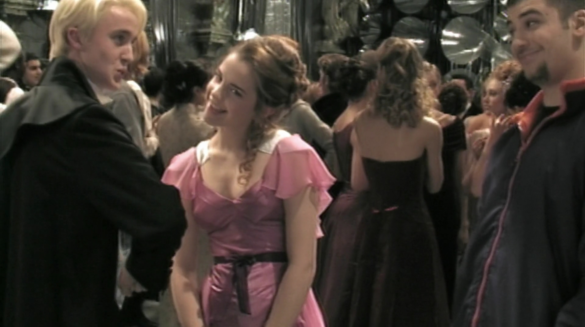 EmmaWatsonFan-dot-nl_HarryPotter-ReturnToHogwarts3003.jpg