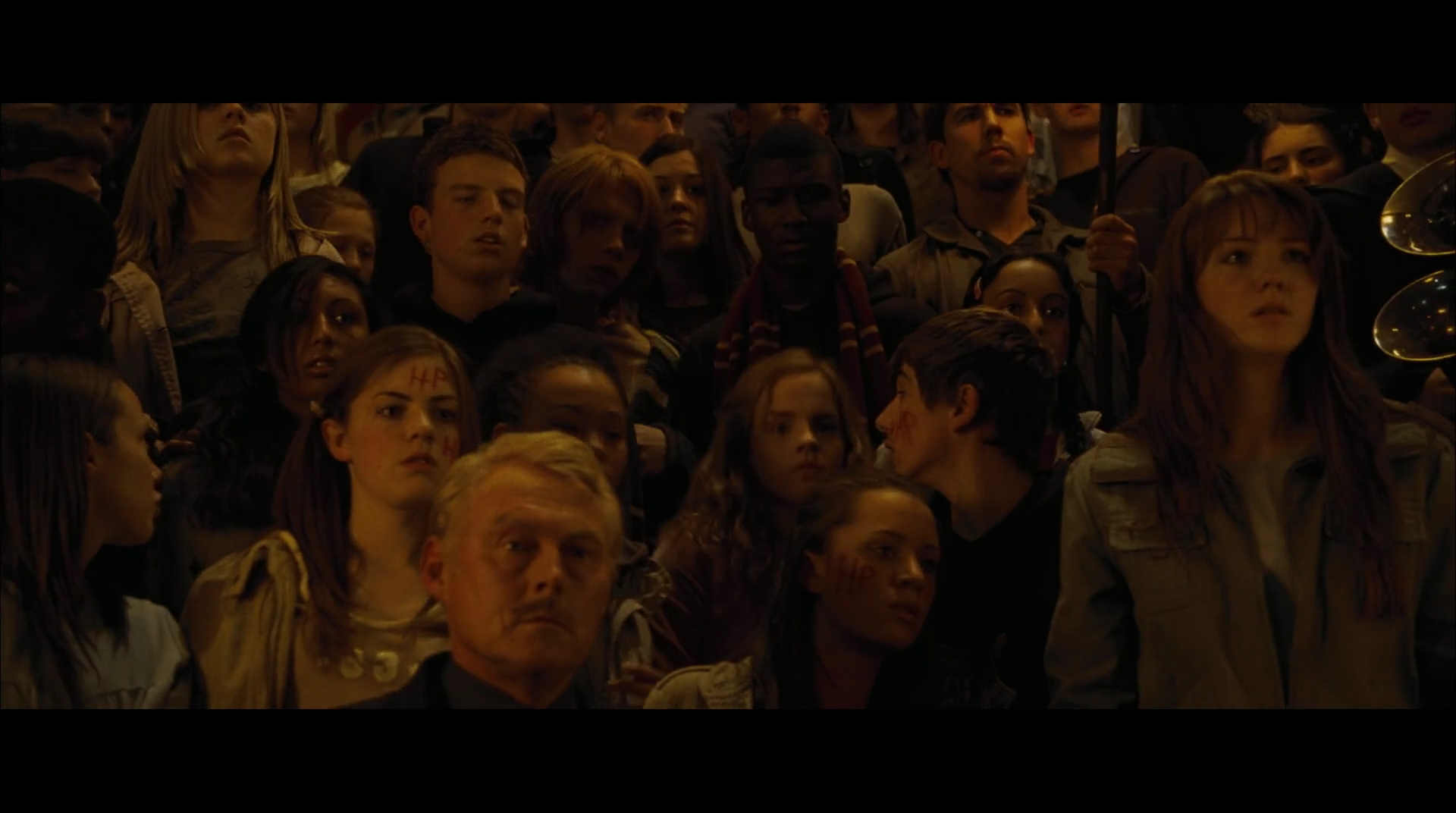 EmmaWatsonFan-dot-nl_HarryPotter-ReturnToHogwarts3219.jpg