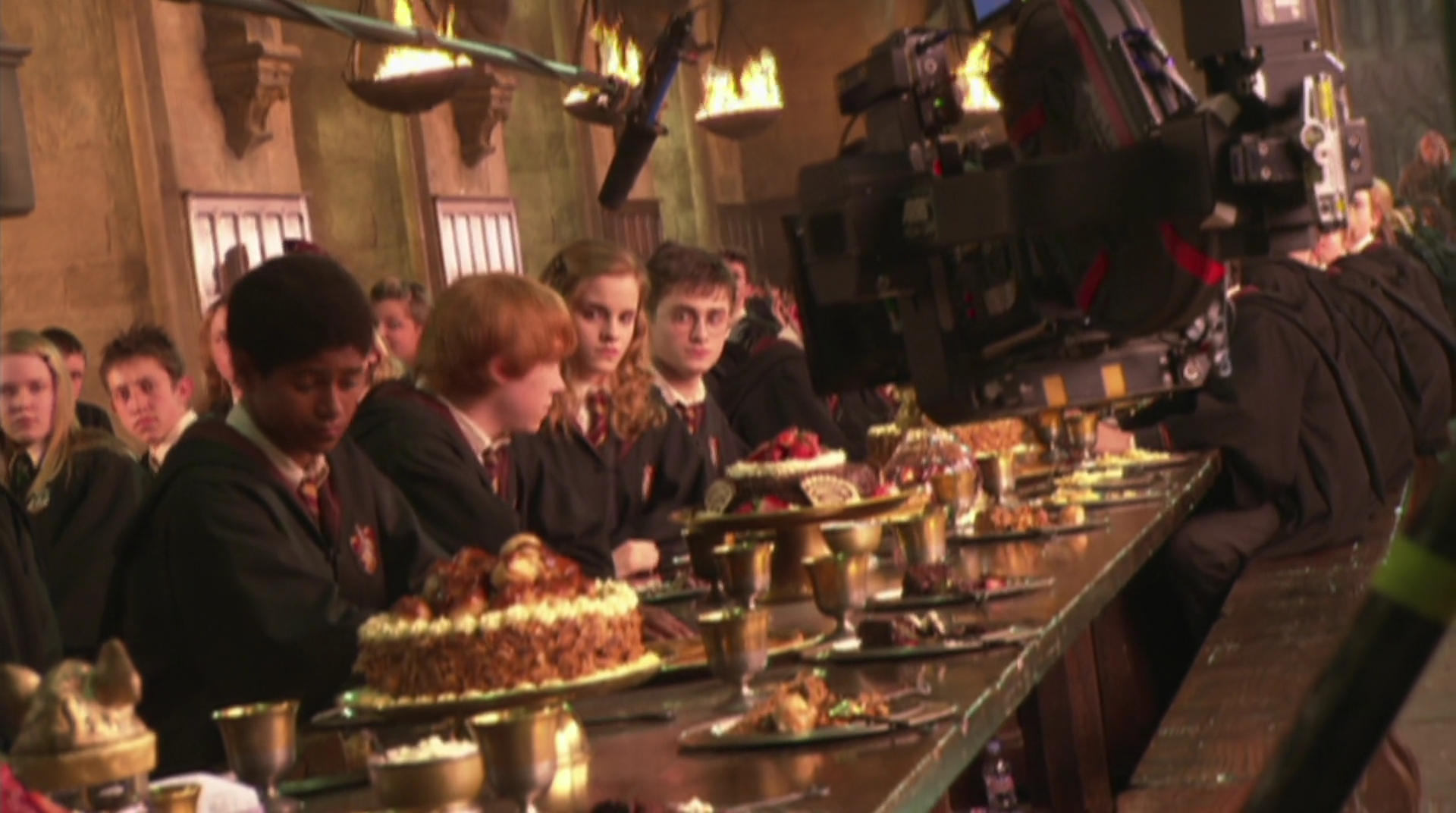 EmmaWatsonFan-dot-nl_HarryPotter-ReturnToHogwarts4003.jpg
