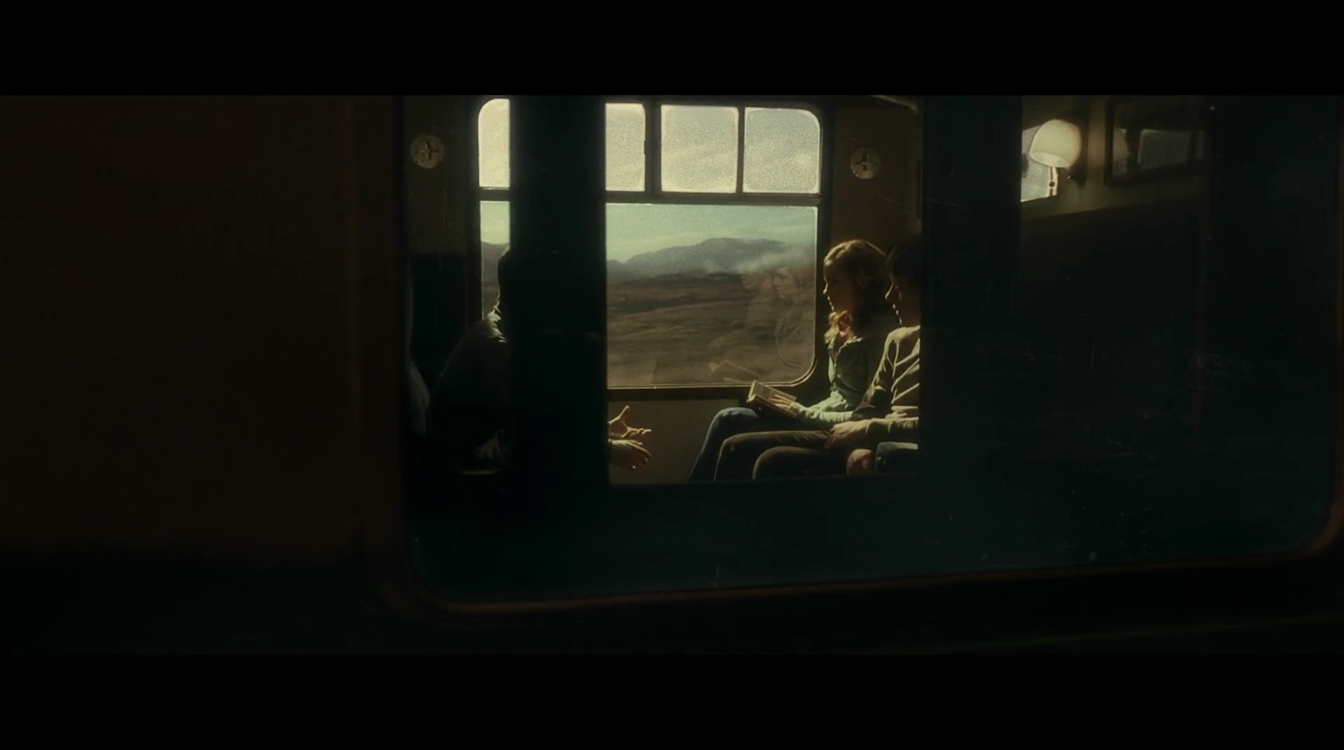 EmmaWatsonFan-dot-nl_HarryPotter-ReturnToHogwarts4183.jpg EmmaWatsonFan-dot-nl_HarryPotter-ReturnToHogwarts4183.jpg