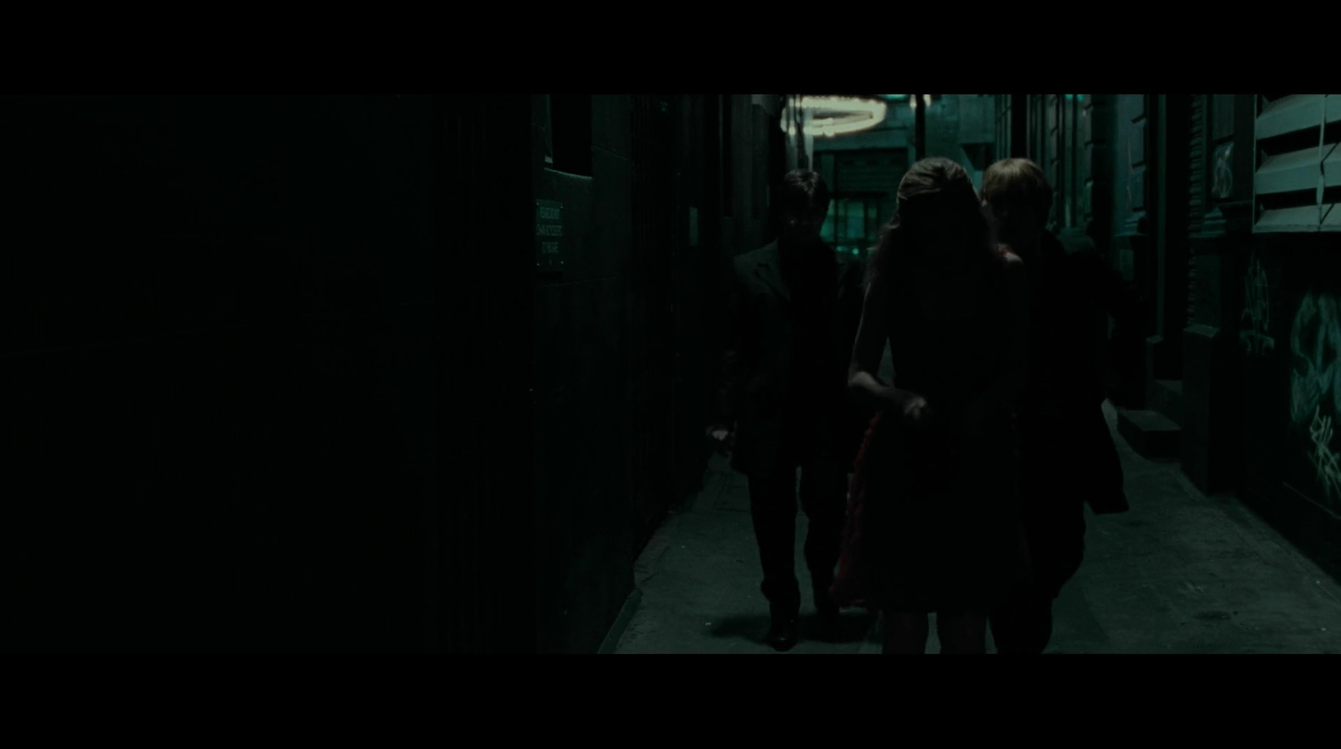 EmmaWatsonFan-dot-nl_HarryPotter-ReturnToHogwarts4890.jpg EmmaWatsonFan-dot-nl_HarryPotter-ReturnToHogwarts4890.jpg