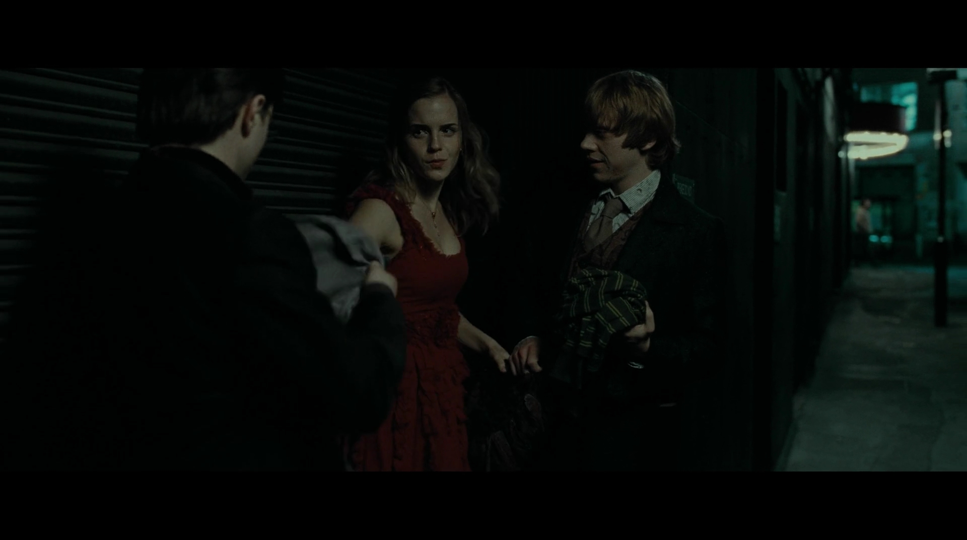 EmmaWatsonFan-dot-nl_HarryPotter-ReturnToHogwarts4905.jpg EmmaWatsonFan-dot-nl_HarryPotter-ReturnToHogwarts4905.jpg