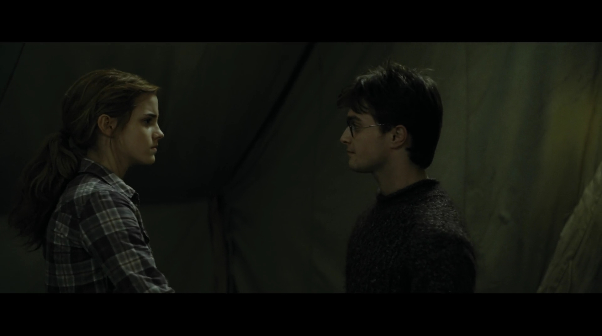 EmmaWatsonFan-dot-nl_HarryPotter-ReturnToHogwarts4977.jpg