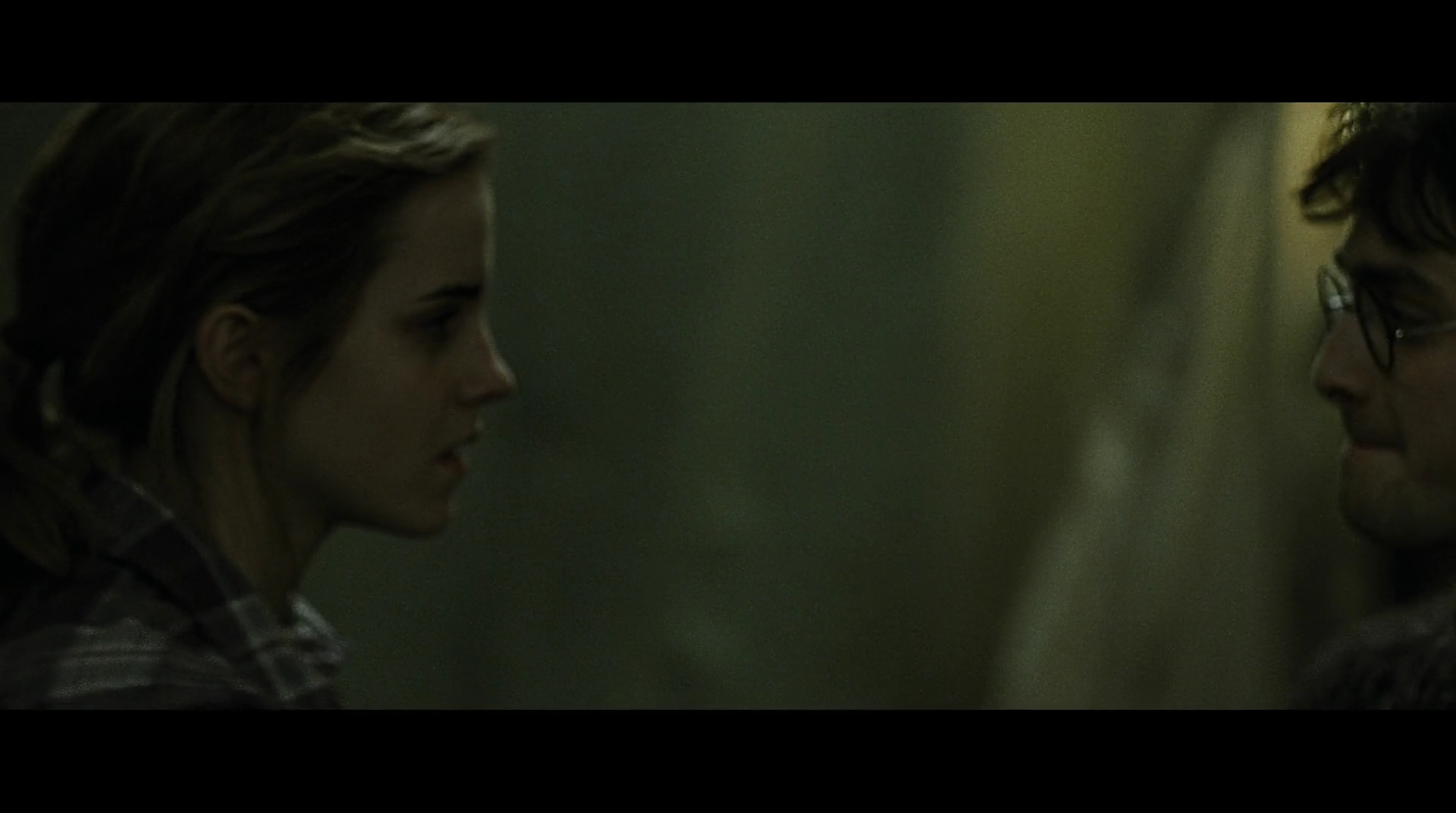 EmmaWatsonFan-dot-nl_HarryPotter-ReturnToHogwarts4985.jpg