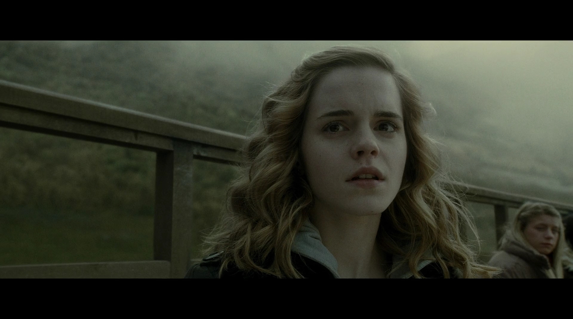 EmmaWatsonFan-dot-nl_HarryPotter-ReturnToHogwarts5141.jpg