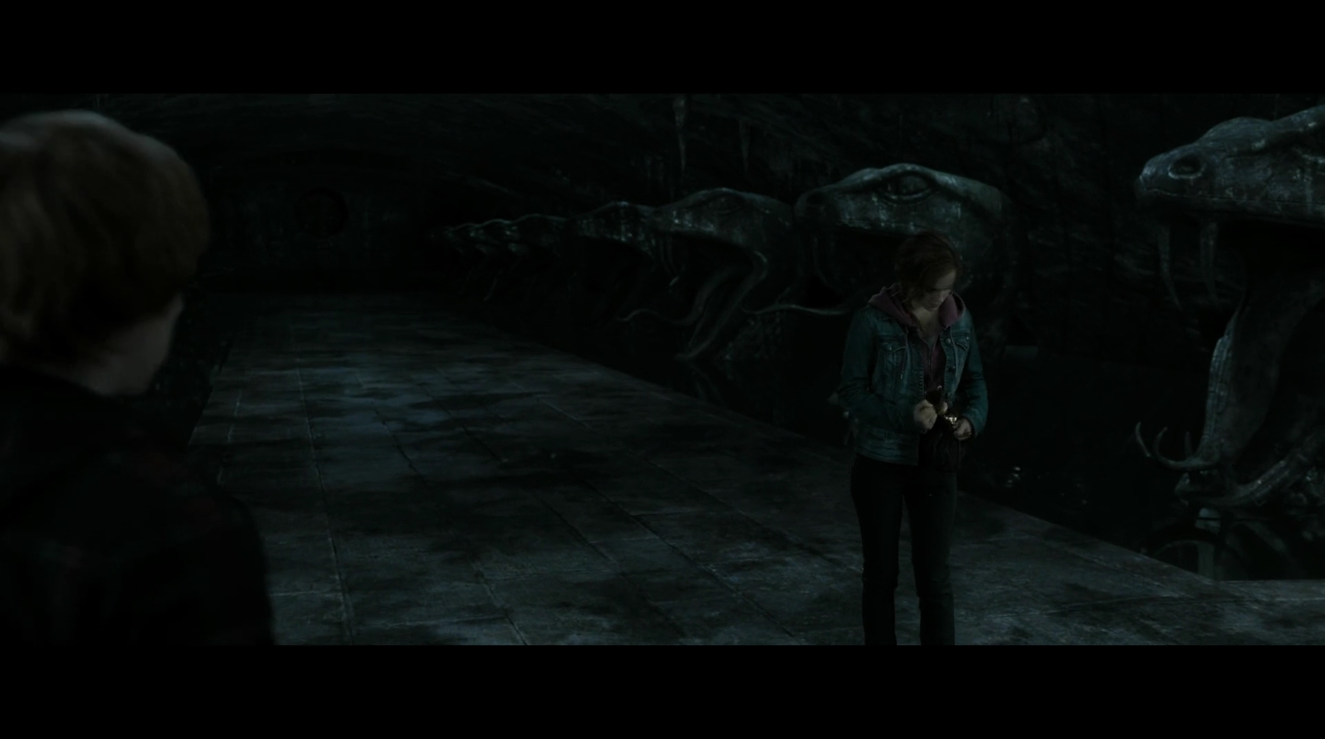 EmmaWatsonFan-dot-nl_HarryPotter-ReturnToHogwarts5166.jpg