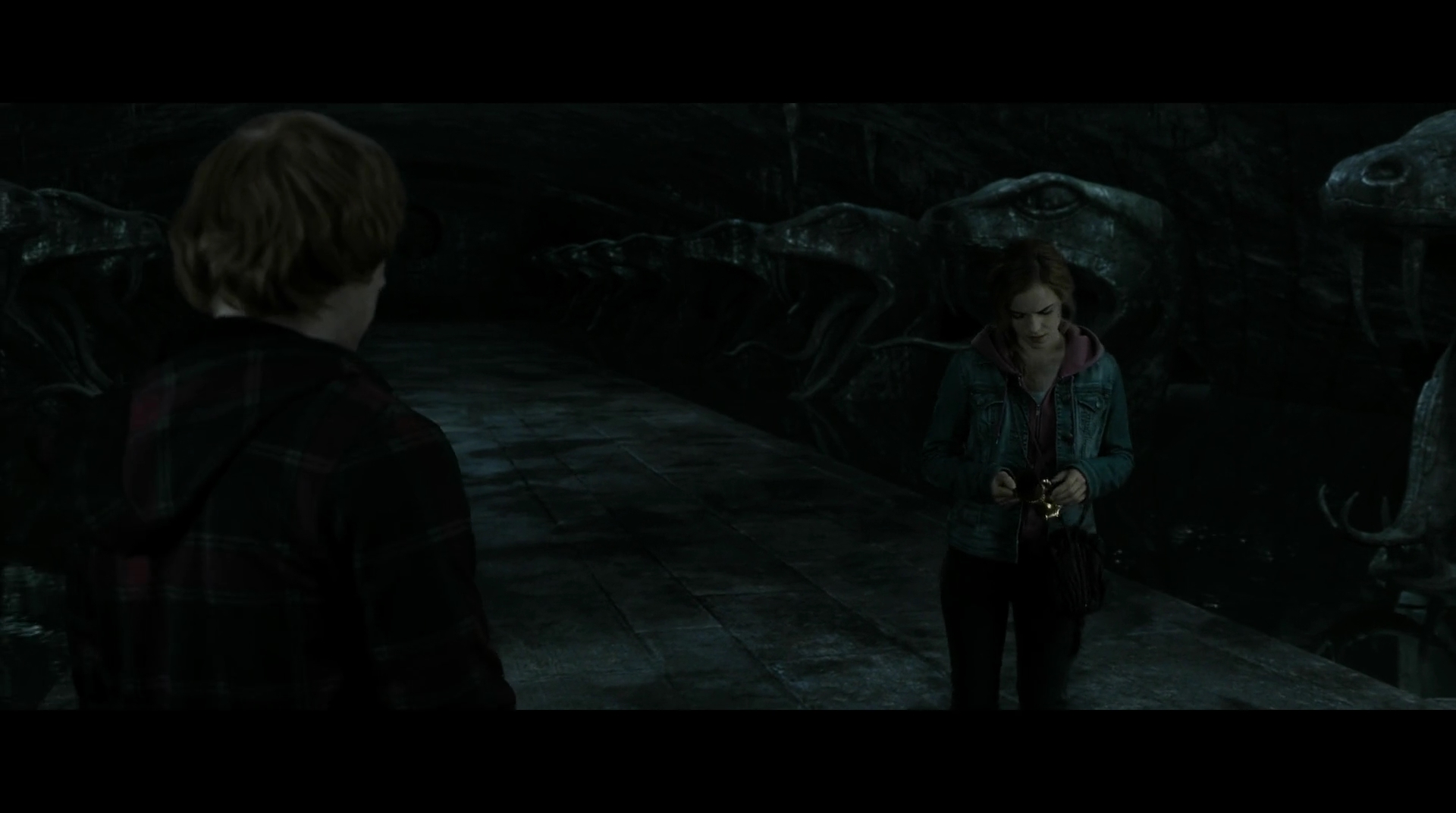 EmmaWatsonFan-dot-nl_HarryPotter-ReturnToHogwarts5167.jpg