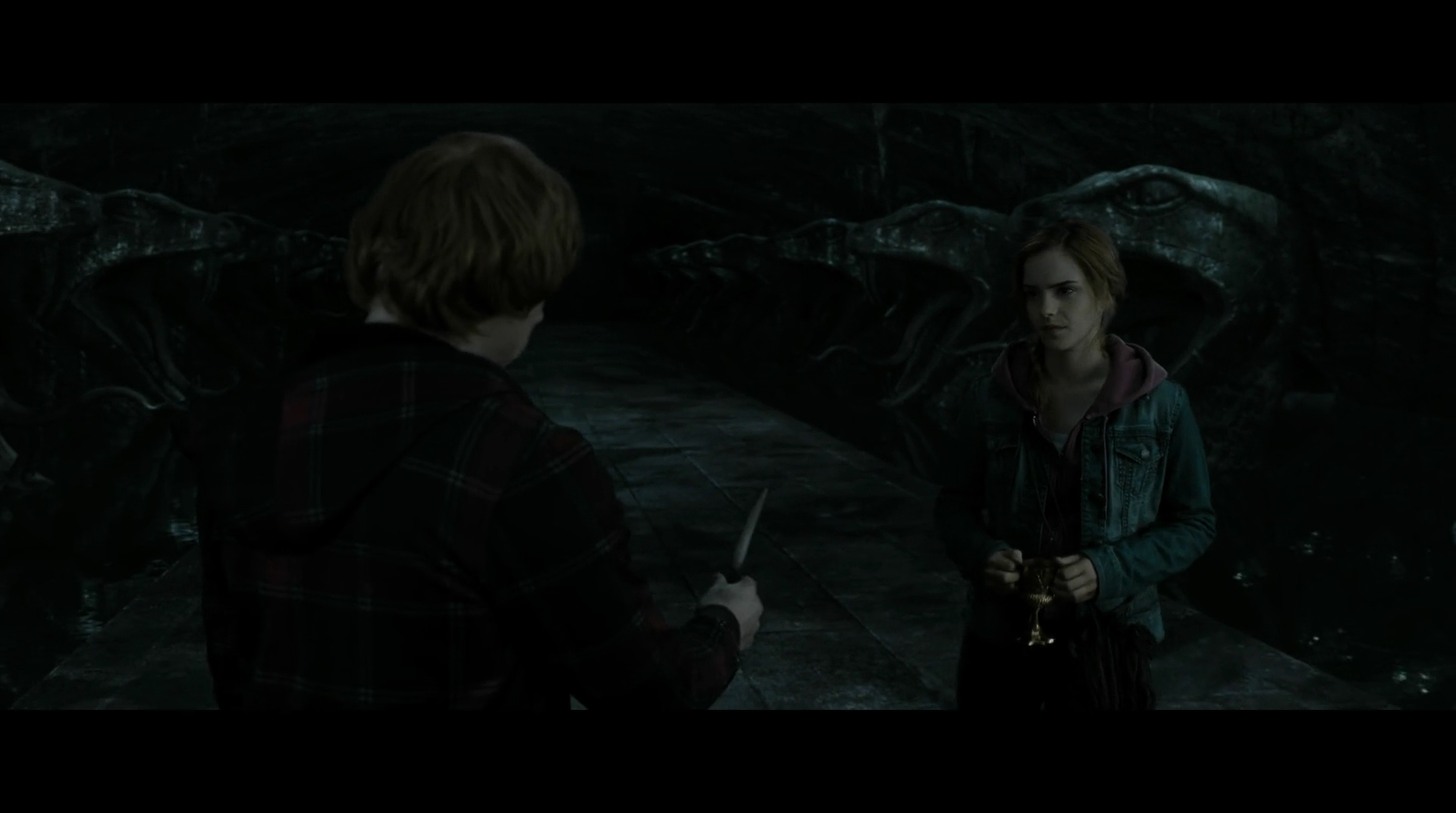 EmmaWatsonFan-dot-nl_HarryPotter-ReturnToHogwarts5168.jpg