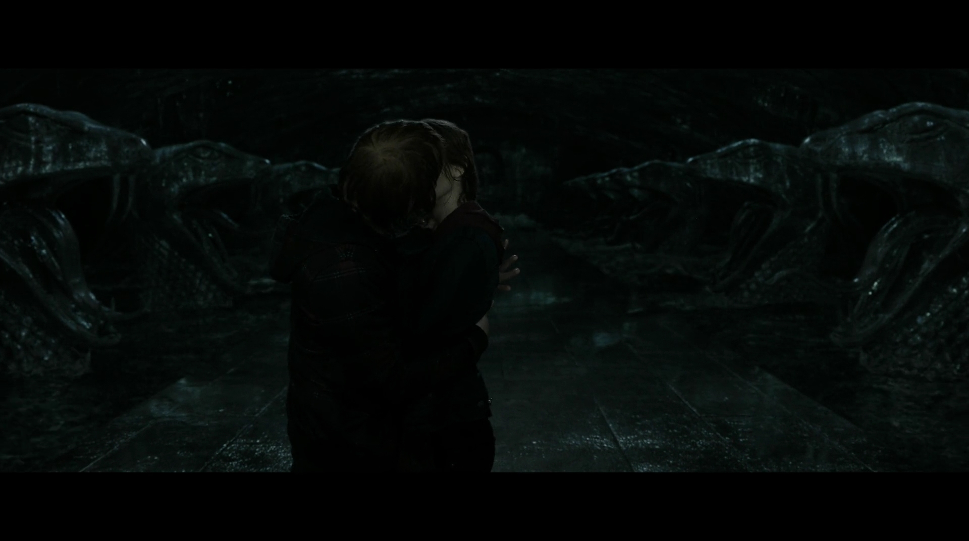 EmmaWatsonFan-dot-nl_HarryPotter-ReturnToHogwarts5251.jpg
