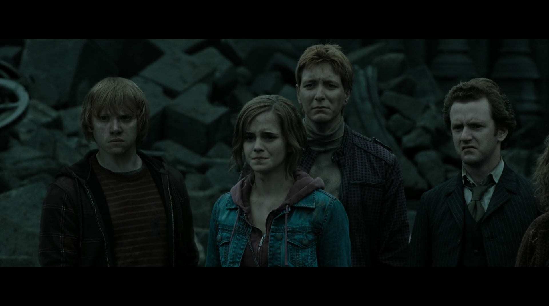 EmmaWatsonFan-dot-nl_HarryPotter-ReturnToHogwarts5374.jpg