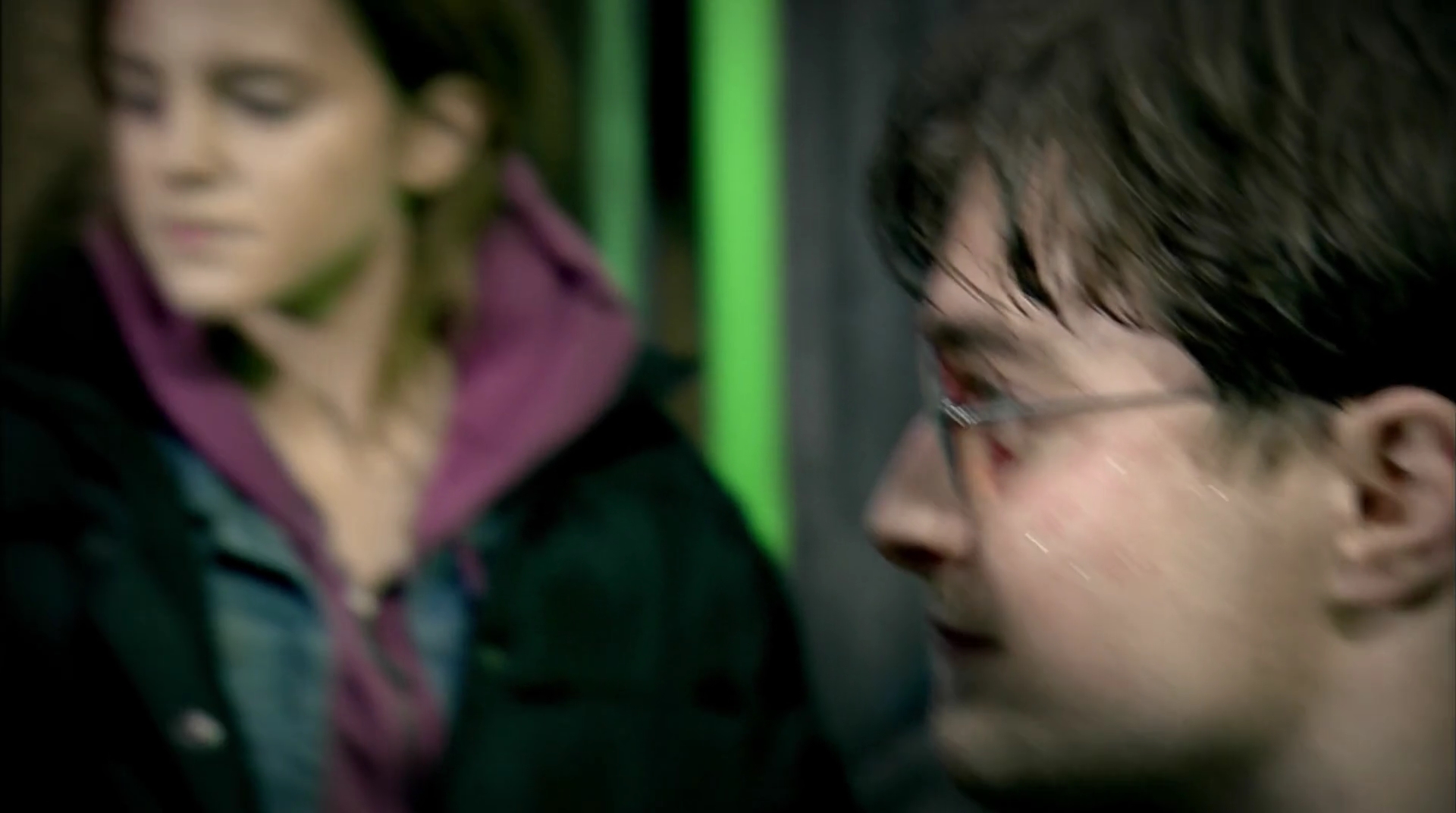 EmmaWatsonFan-dot-nl_HarryPotter-ReturnToHogwarts5693.jpg