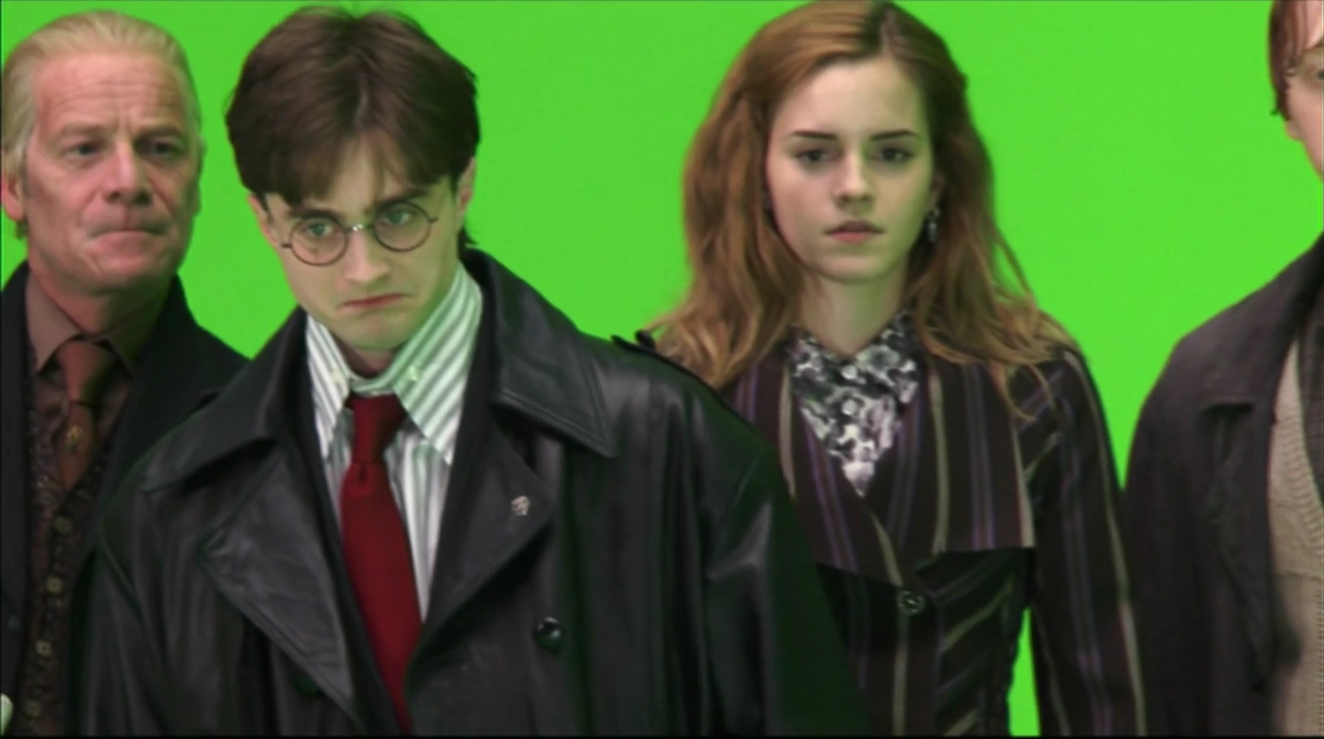 EmmaWatsonFan-dot-nl_HarryPotter-ReturnToHogwarts5709.jpg EmmaWatsonFan-dot-nl_HarryPotter-ReturnToHogwarts5709.jpg
