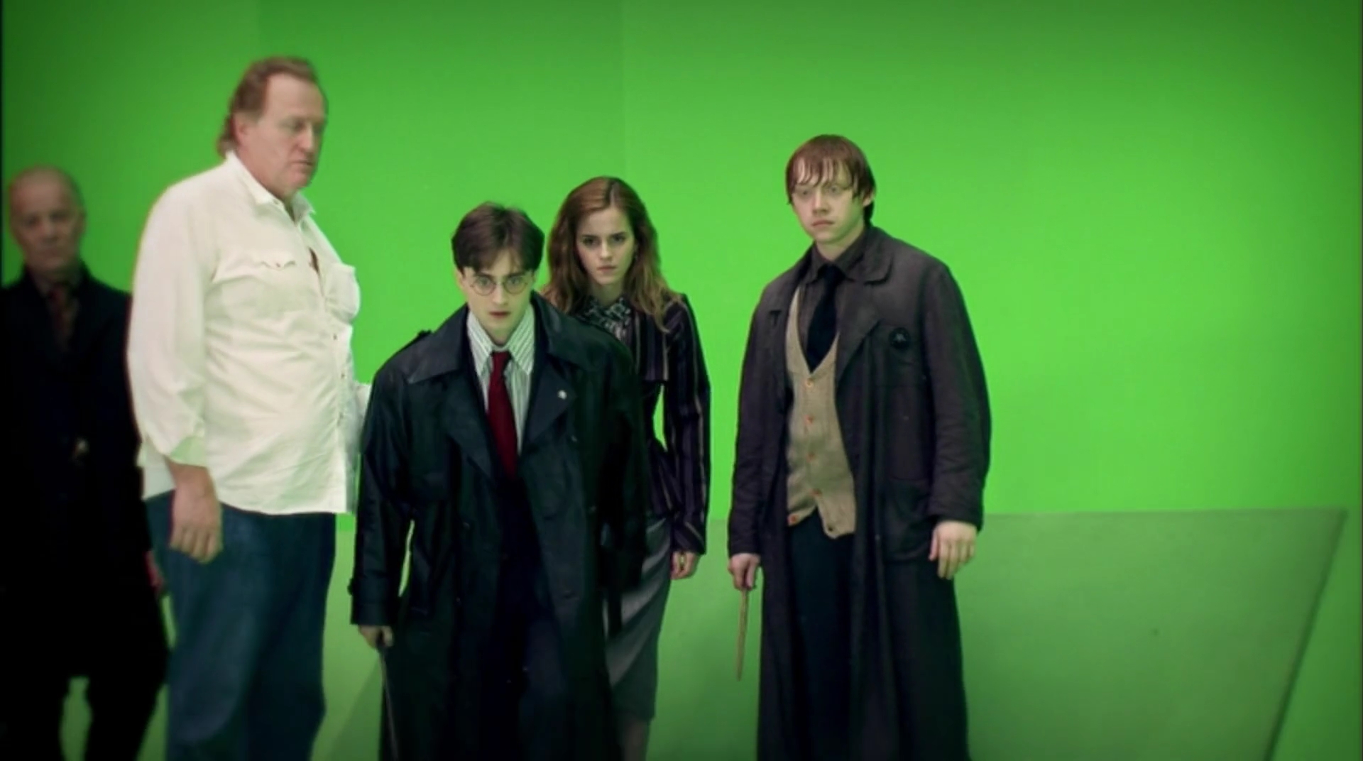 EmmaWatsonFan-dot-nl_HarryPotter-ReturnToHogwarts5712.jpg