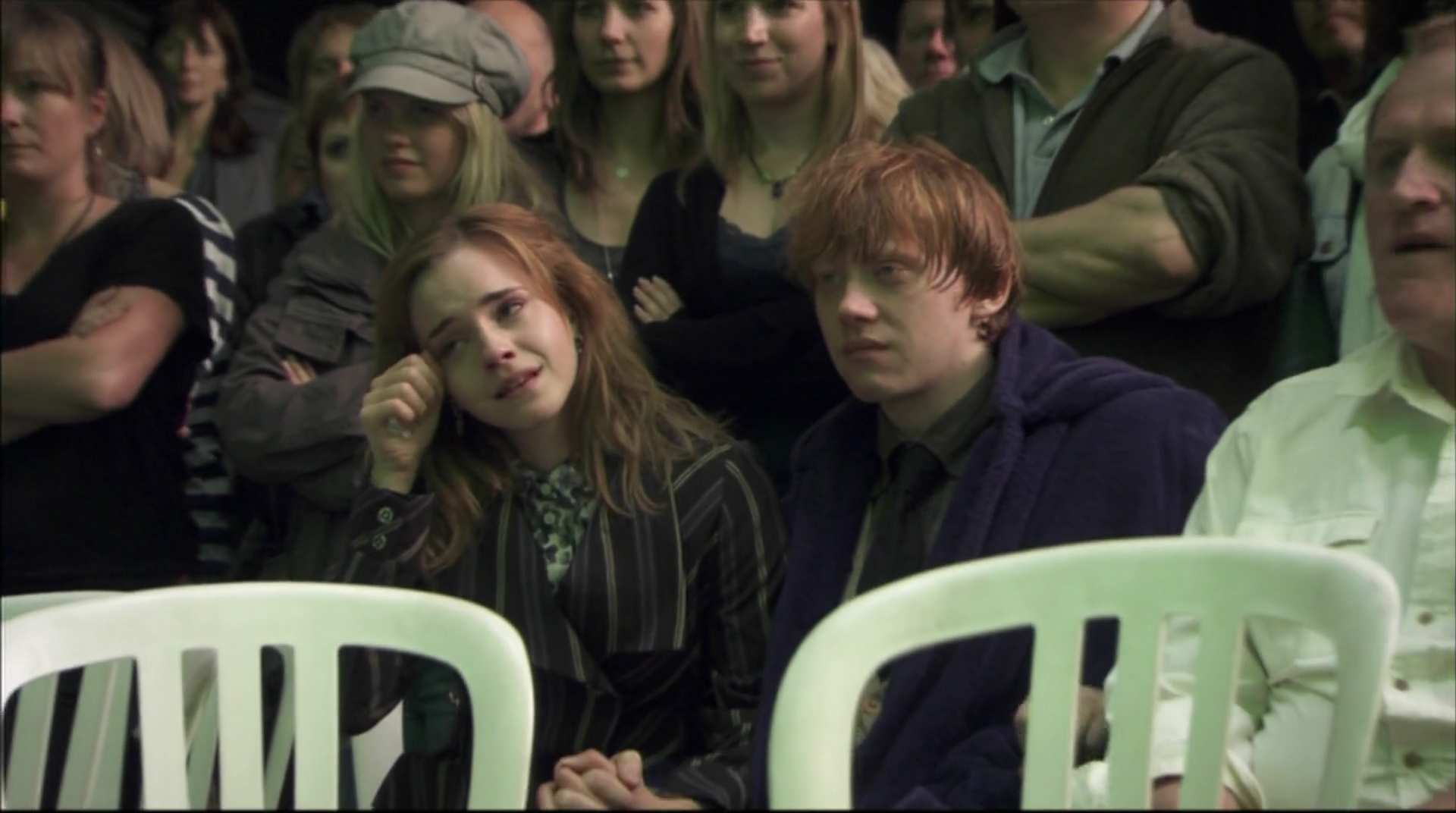 EmmaWatsonFan-dot-nl_HarryPotter-ReturnToHogwarts5766.jpg