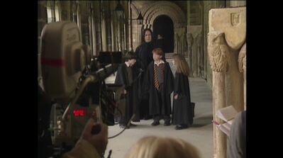 EmmaWatsonFan-dot-nl_HarryPotter-ReturnToHogwarts1006.jpg