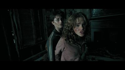 EmmaWatsonFan-dot-nl_HarryPotter-ReturnToHogwarts2092.jpg