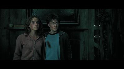 EmmaWatsonFan-dot-nl_HarryPotter-ReturnToHogwarts2135.jpg