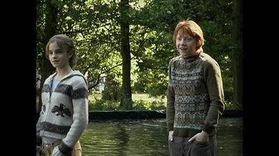 EmmaWatsonFan-dot-nl_HarryPotter-ReturnToHogwarts2293.jpg