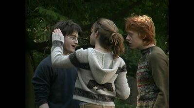 EmmaWatsonFan-dot-nl_HarryPotter-ReturnToHogwarts2306.jpg