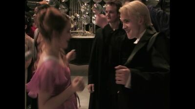 EmmaWatsonFan-dot-nl_HarryPotter-ReturnToHogwarts2939.jpg