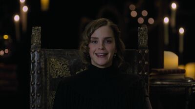 EmmaWatsonFan-dot-nl_HarryPotter-ReturnToHogwarts2973.jpg