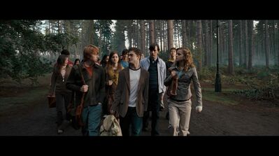 EmmaWatsonFan-dot-nl_HarryPotter-ReturnToHogwarts3859.jpg