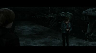 EmmaWatsonFan-dot-nl_HarryPotter-ReturnToHogwarts5166.jpg