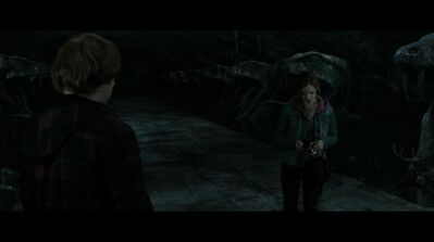 EmmaWatsonFan-dot-nl_HarryPotter-ReturnToHogwarts5167.jpg