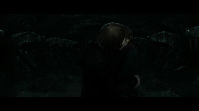 EmmaWatsonFan-dot-nl_HarryPotter-ReturnToHogwarts5257.jpg